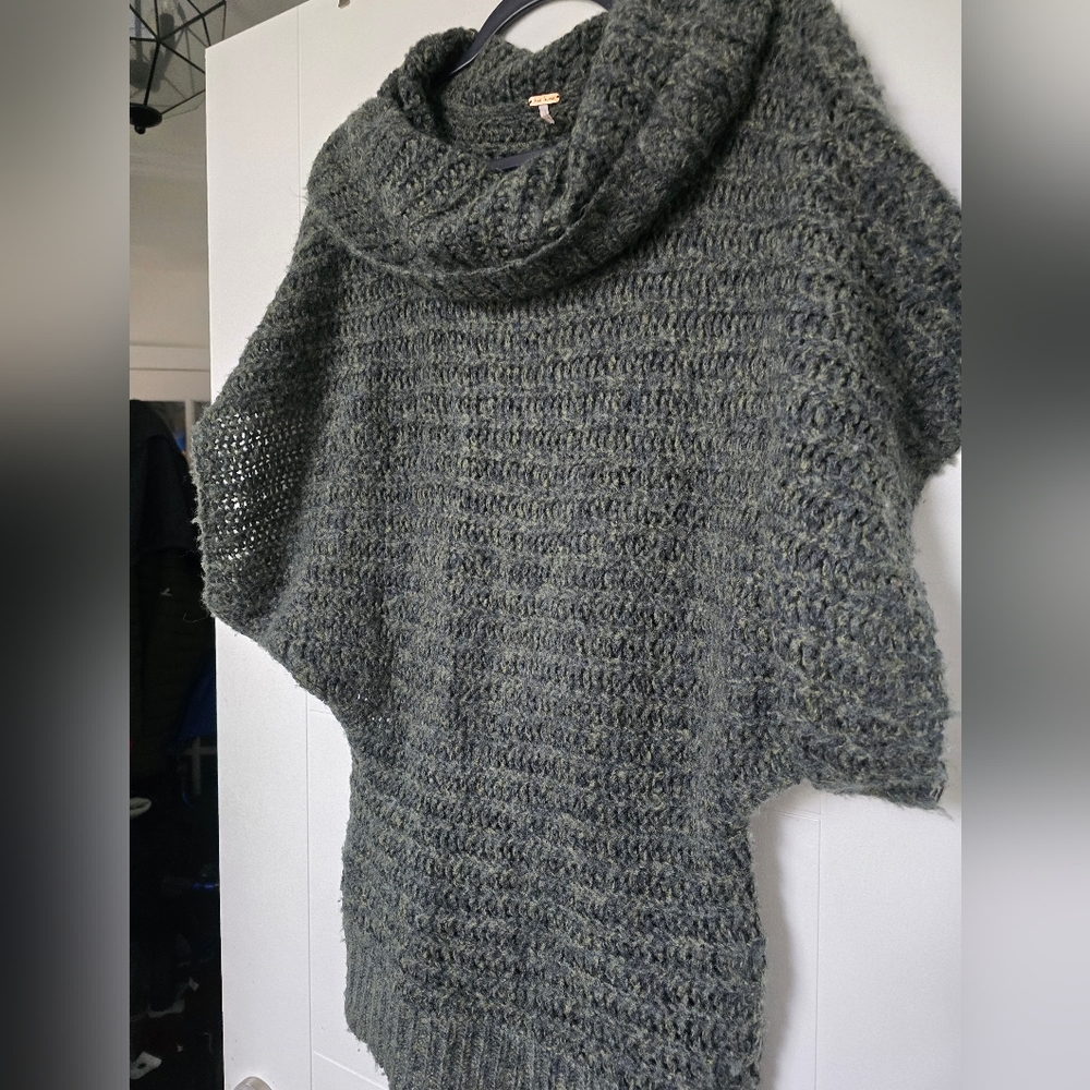 Free People Chunky Knit Dropped Shoulder Sweater size M - Picture 3 of 8